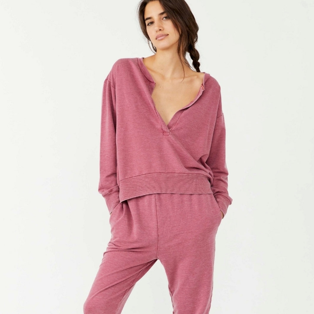 Free People Dusty Rose V-Neck Pullover & High waisted joggers. Small